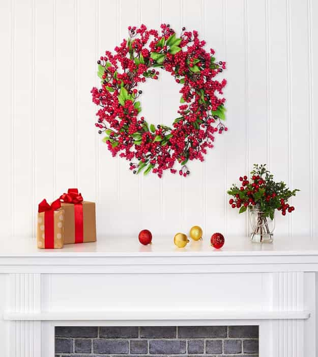 Luxury-Christmas-Red-Berry-Wreath